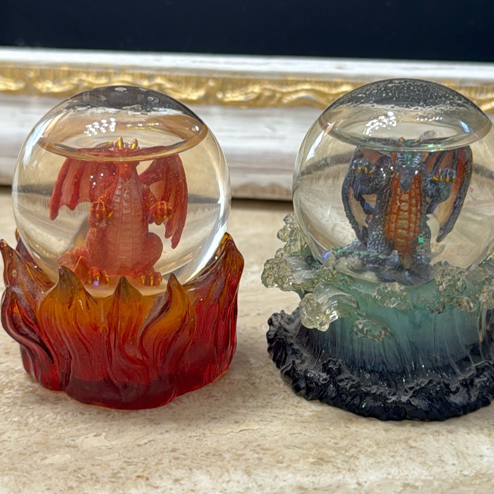 Bundle 2 Dragon Small Water Globes